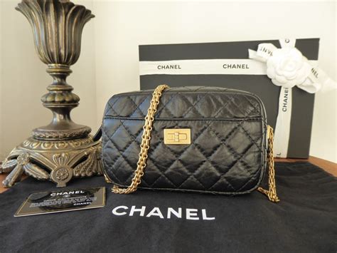 chanel reissure 16 cm|Chanel 2.55 reissue.